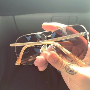 Sunglasses/Gold frames & caramel brown lens